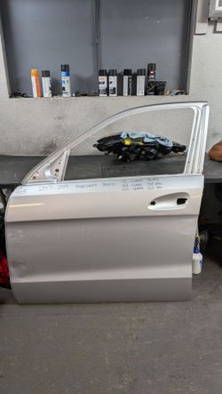 2013-2014-2015-2016-2017-2018-2019 MERCEDES BENZ GL-CLASS GLE-CLASS LEFT FRONT DOOR OEM USED #10770