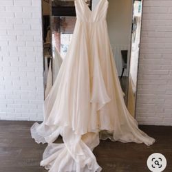 Modern Trousseau Wedding Dress Retail 3k