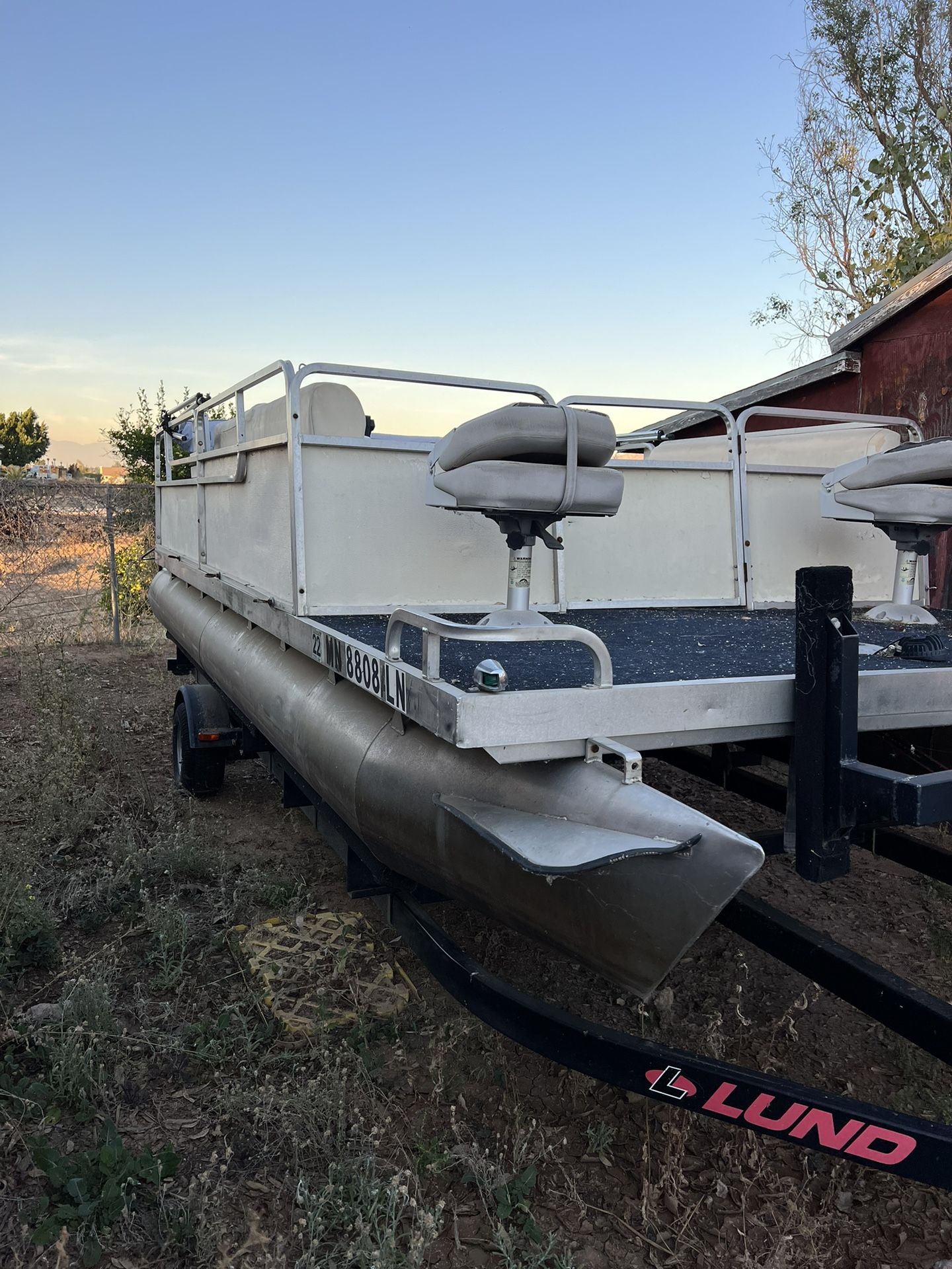 1984 Leisure Pontoon 