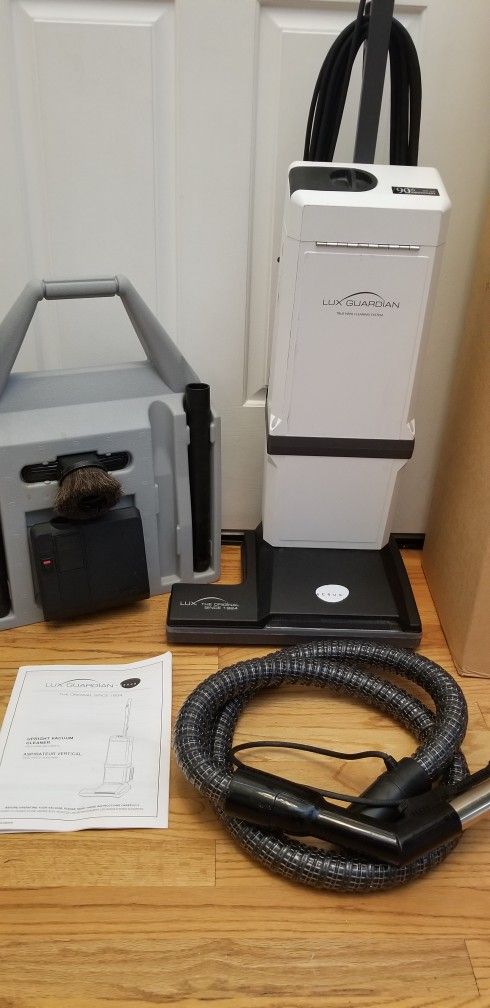 NEW cond ELECTROLUX  LUX MODEL VACUUM WITH COMPLETE ATTACHMENTS  , ACCESSORIES  , AMAZING POWER SUCTION  , WORKS EXCELLENT  , IN THE BOX  