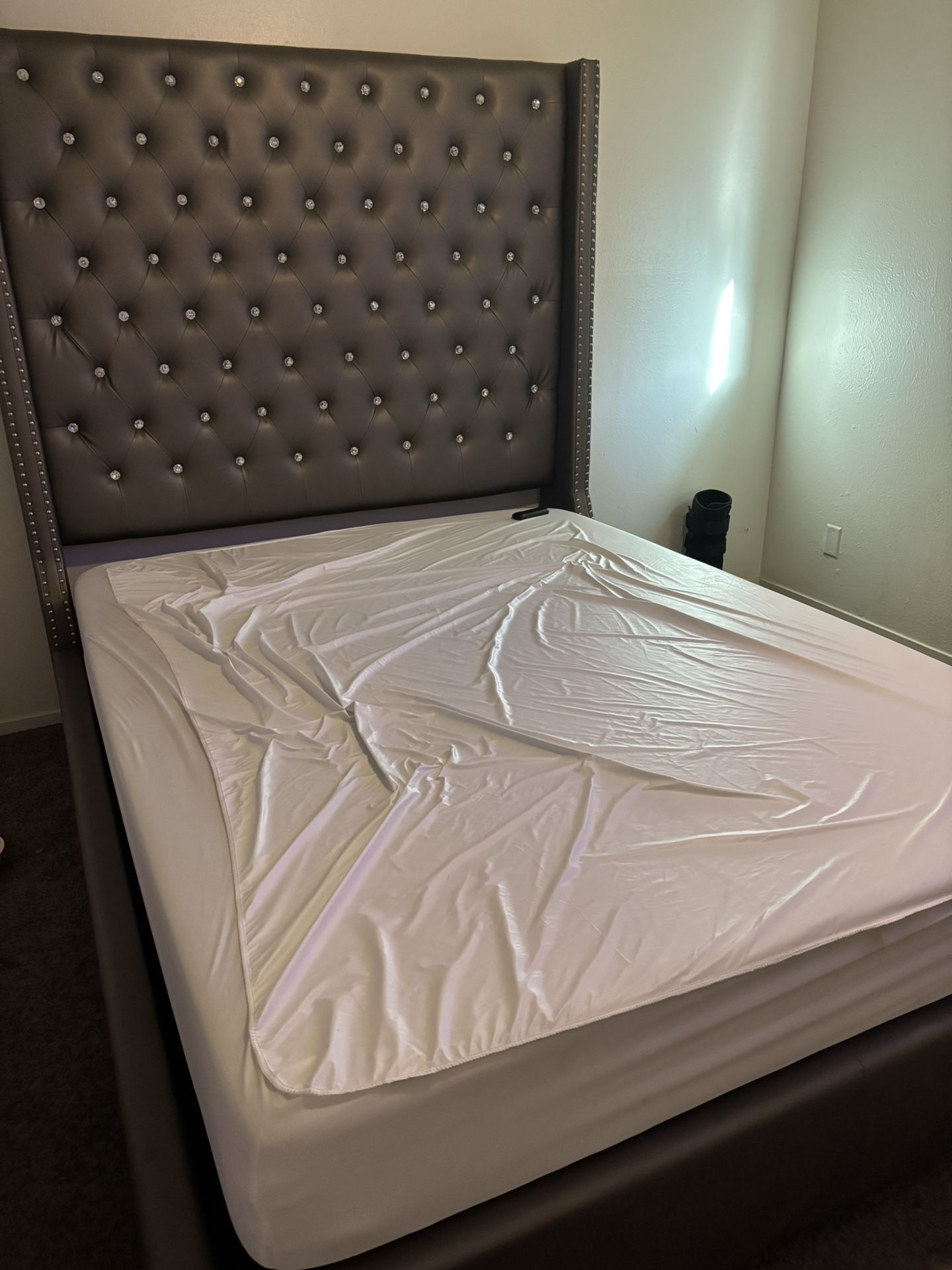 Queen Bed Dresser With Mirror
