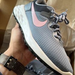 Women Size 7 Nike Shoe Highly Durable 