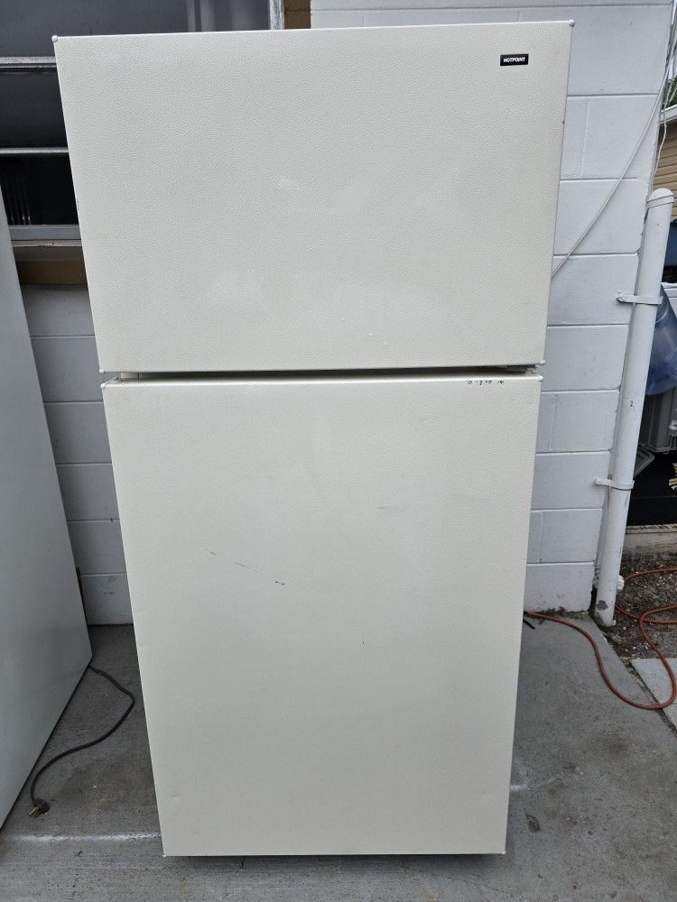 HOTPOINT REFRIGERATOR WORKS PERFECTLY ( BEIGE COLOR)