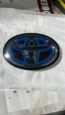 2018 Toyota Prius Emblem  With Adaptive Cruise Control