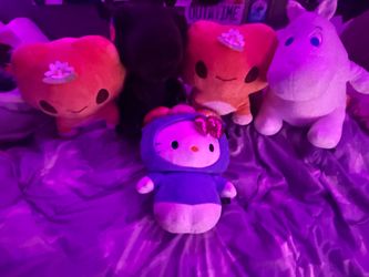Round one plushies and hello kitty