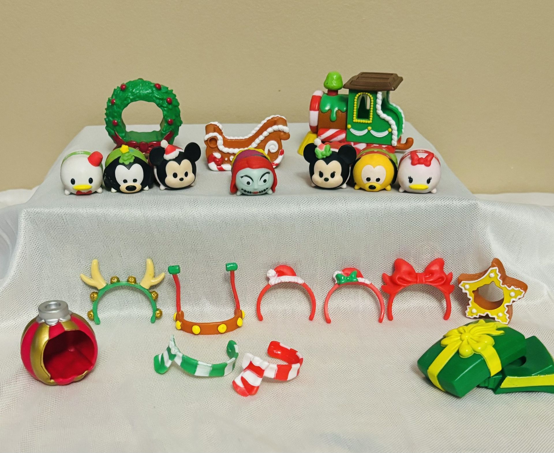 Disney CHRISTMAS Tsum Tsum Set (Great Stocking Stuffer!! Advent Gifts)