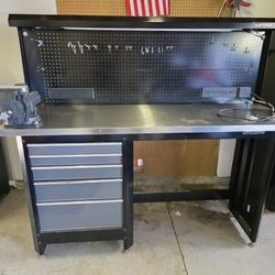 Craftsman Work Bench With 5 Drawers