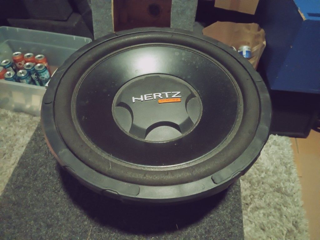 Hertz shallow mount 12" Subwoofer. High Quality 700 Watt RMS. FREE DELIVERY DEMO