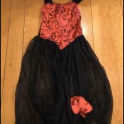 Child’s Vampiress Halloween Costume - Medium 8-10