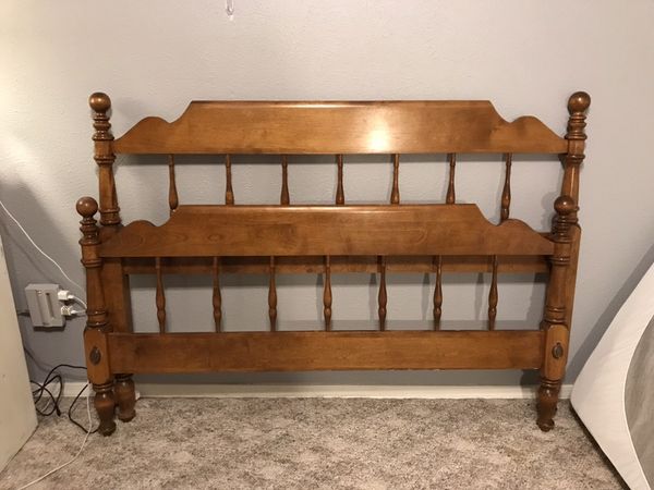 Vintage Ethan Allen Full Bed Nutmeg Maple Cannonball Headboard Vintage Ethan Allen Full Bed Nutmeg Maple Cannonball Headboard Footboard