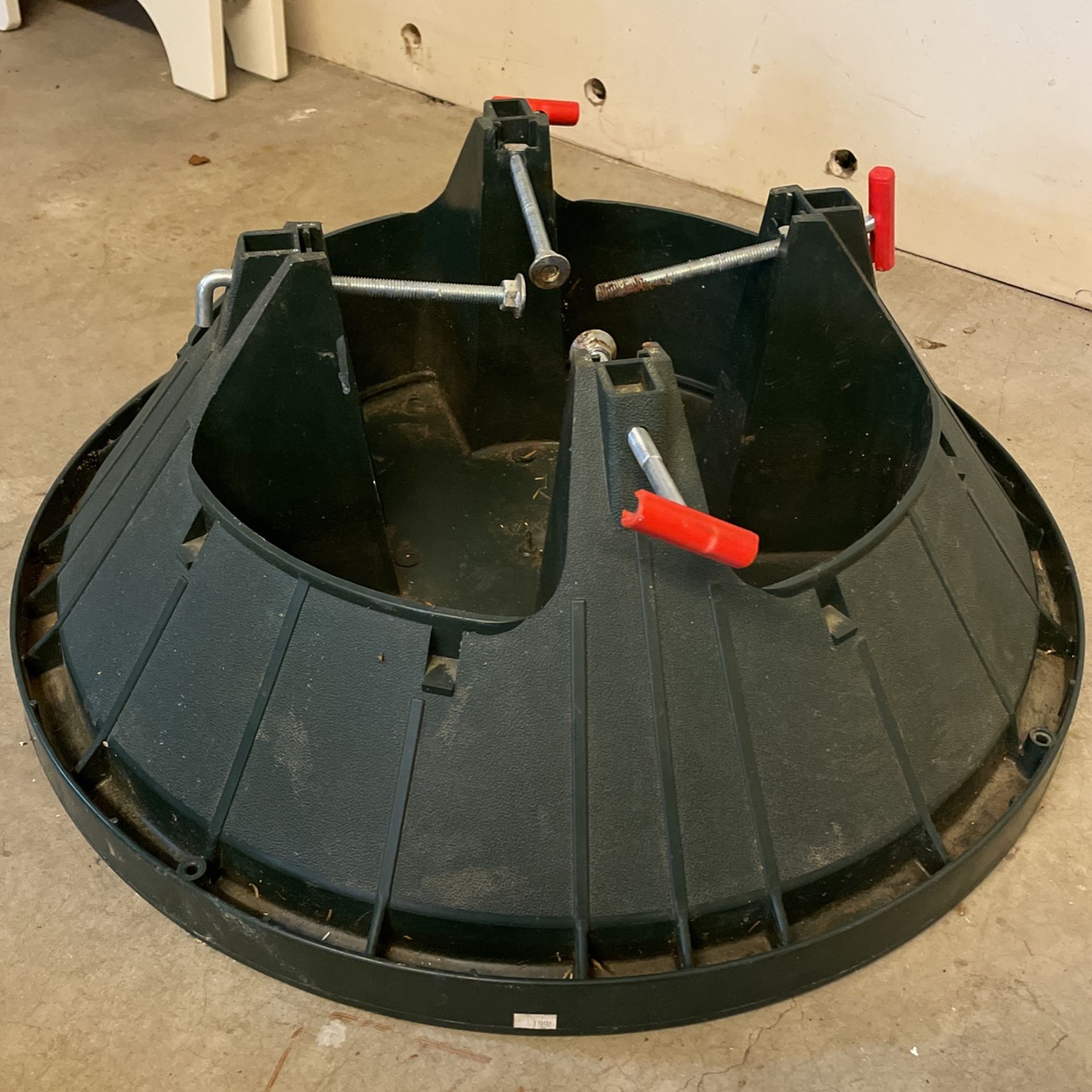 Christmas tree holder