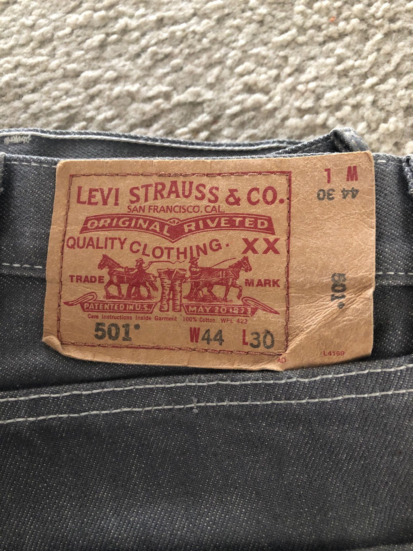 501 Levi Strauss light grey color jeans
