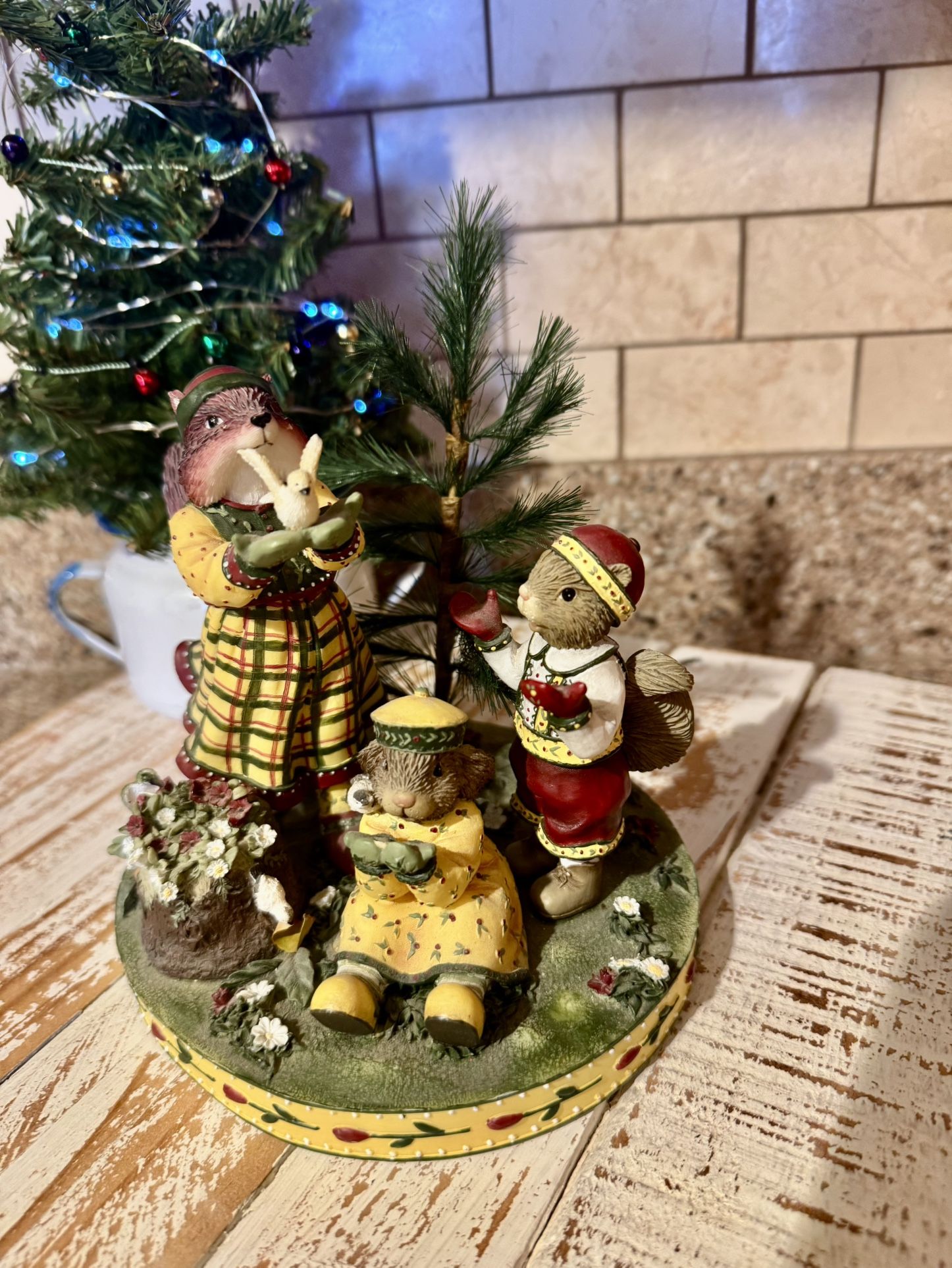 Demdaco Woodsong “Free to Fly” Figurine Wildlife Squirrel Chipmunk Rabbit 2002