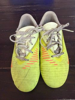 Nike Phantom Soccer Cleats - Youth sz. 3.5 Used