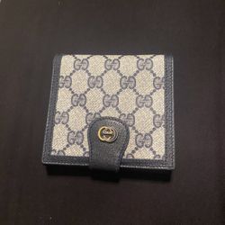 Gucci Wallet .
