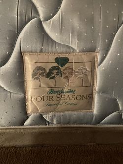 Queen mattress normal use. $100 PU ONLY