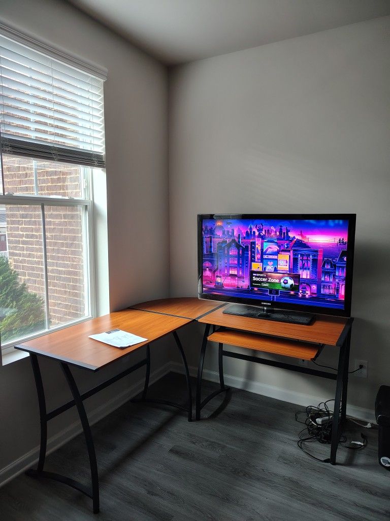 BIG SALE BRAND NEW ASSEMBLED DESK FOR SALE