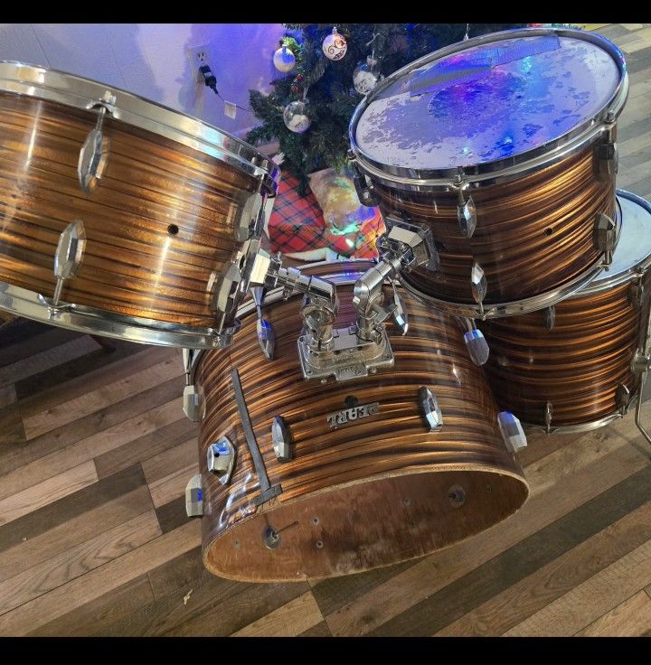 1960's Pearl Drum Set. Tiger's Eye Finsh