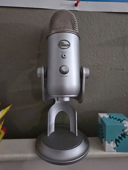 Blue Yeti USB Microphone (Silver Edition)