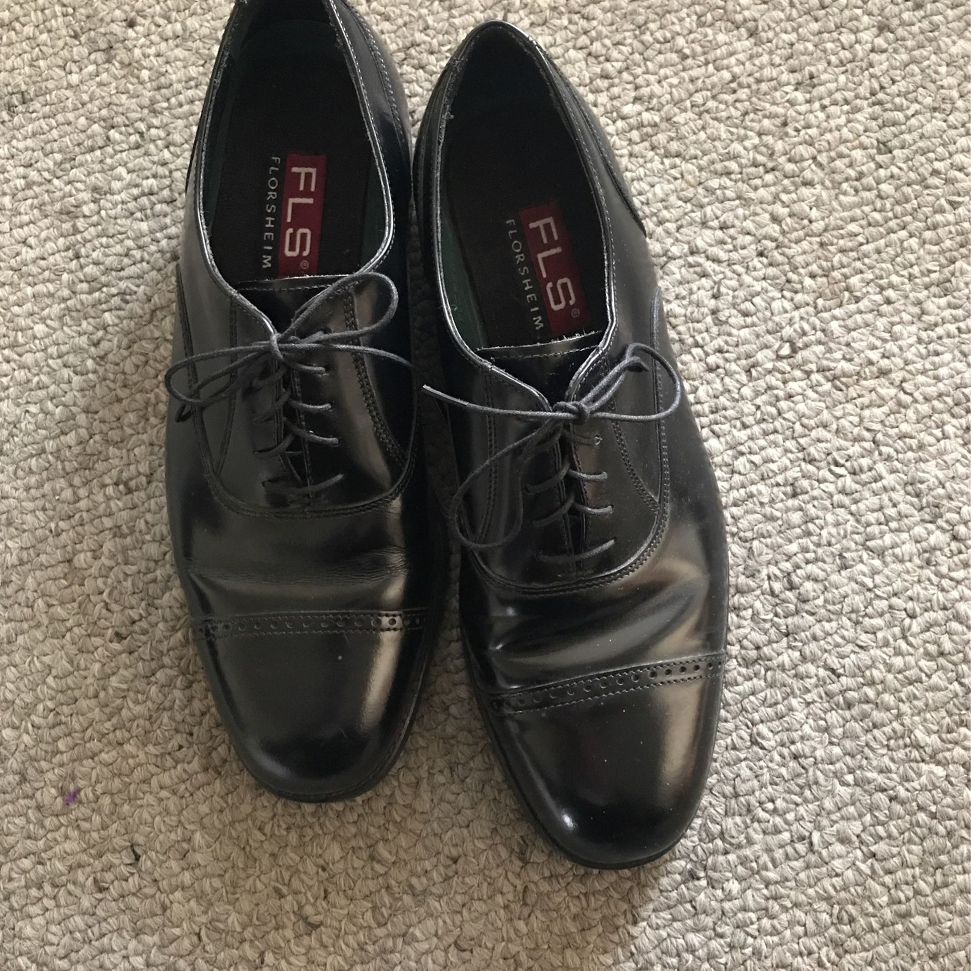 MEN'S FLORSHEIM DRESS SHOES:Size 9