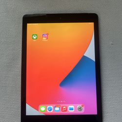 iPad 6th Gen 32GB Works (For Parts Or Repair)