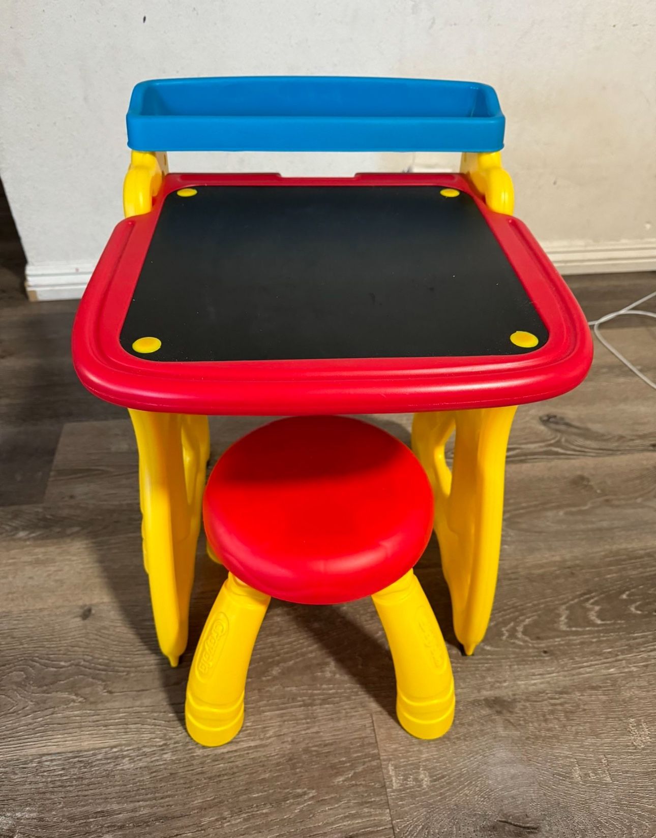 Crayola Play 'N Fold 2-in-1 Art Studio Easel Desk – Ages 3 Years and up - Multi in color