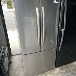 FRIGIDAIRE REFRIGERATOR