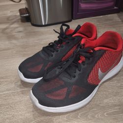 Men's Size 8 Nike Revolution 3 Running Shoes