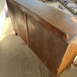 Solid Wood Tiger Oak 6 Drawer Dresser. 