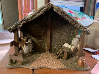 Large Stable Crèche For Nativity Scene