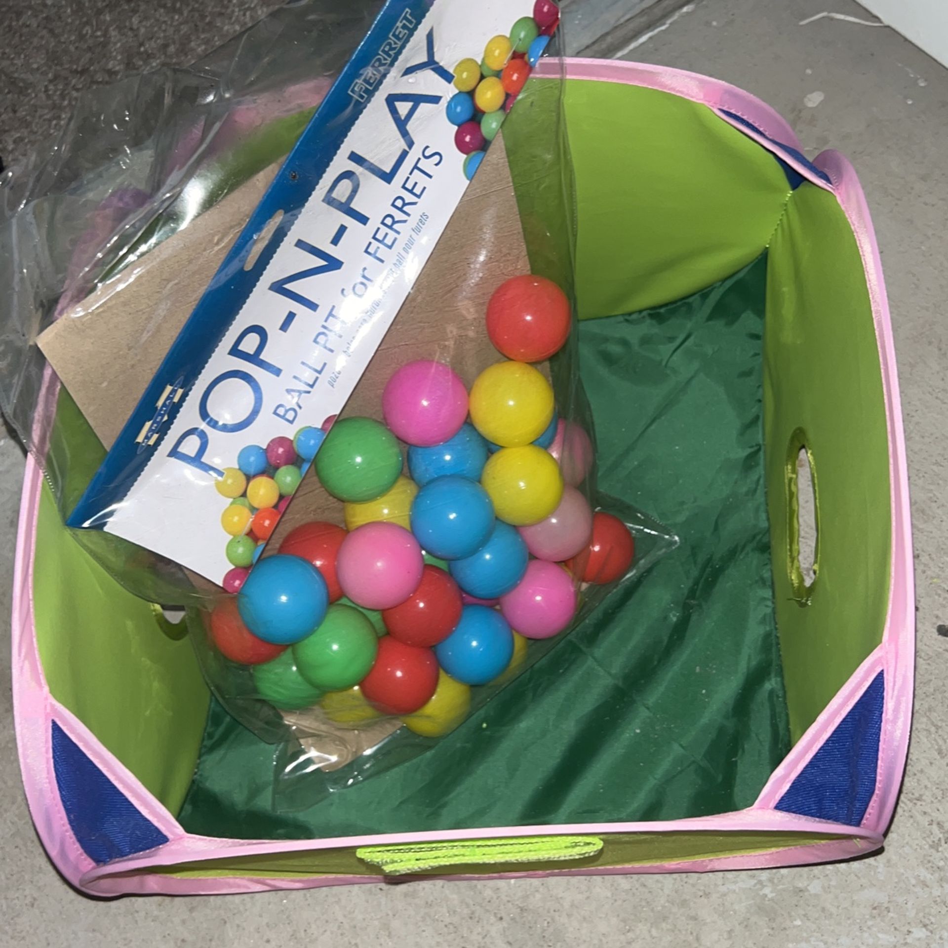 MINI BALL PIT-PLAY PIN FOR SMALL ANIMALS