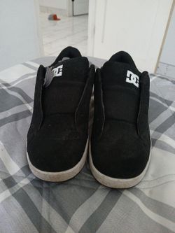 Black DC shoes