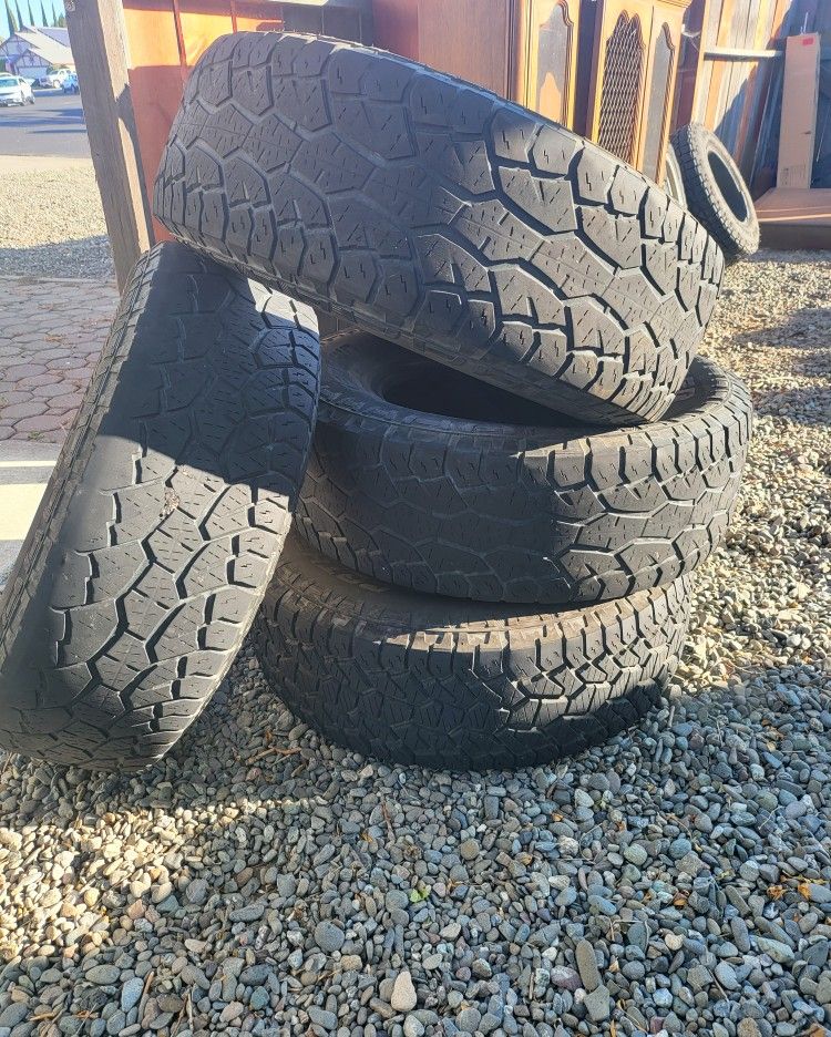 4 Used Tires 285/70/17