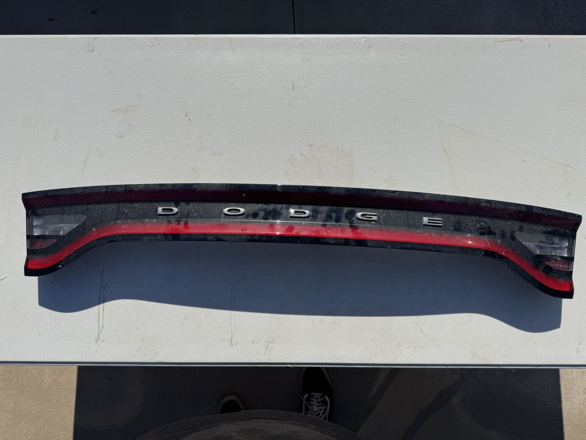 Dodge Charger Rear Taillight (Middle) !!! CRACKED !!!
