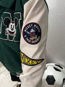 New Disney sweater last unit Sizes men’s: L  Women’s : XL