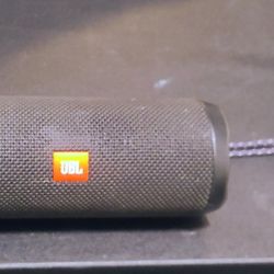 JBL Flip 4 Bluetooth Speaker