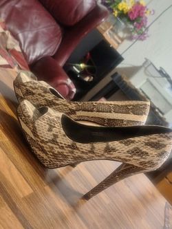 Vera Wang lavender size 6-7