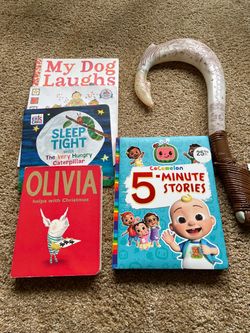 Kids Book Bundle with Disney Moana Maui's Magical Fish Hook Toy