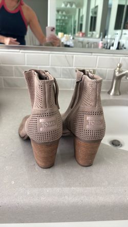Toms