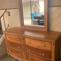 Dresser  ( cajonera )