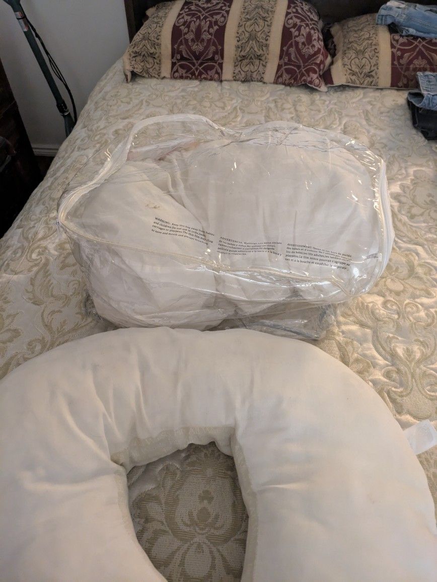 (2) BOPPY PILLOWS & (5) CLOTH. DIAPERS WITH INSERTS ( FREE, FREE, FREE, )