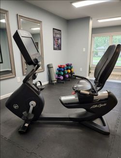 Life Fitness 95R Recumbent Bike