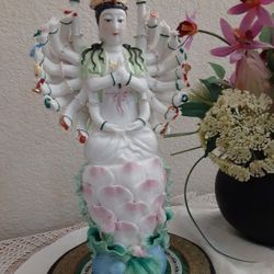 ORIENTAL DECOR A LOTUS THOUSAND HAND PORCELAIN KWAN YIM 