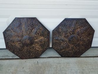 2 metal hanging decor