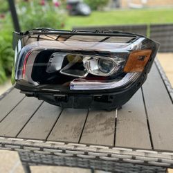 OEM 2021 Mercedes-Benz GLB 250 LED Headlight – Excellent Condition!