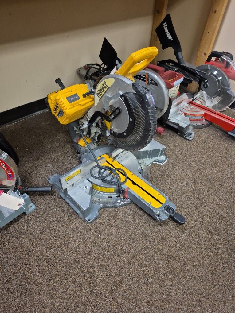 Dewalt DHS790 12" Corded Cordless Sliding Compound Miter Saw