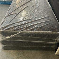 Twin Mattress And Box Spring 💤😴‼️ ONLY $125