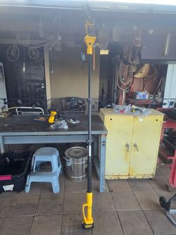Cordless pole saw