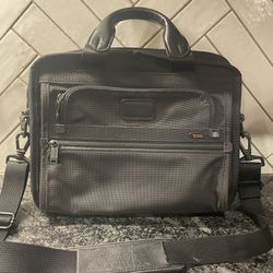 Tumi Expandable Laptop Briefcase 14x11" Black (26121DH)