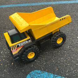Tonka 952 Dump Truck  Metal Body Plastic Wheels In Nice Condition